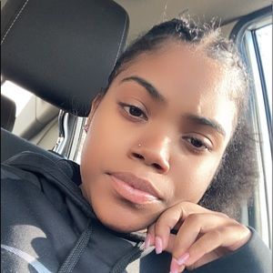 Meet your Posher, Emoni